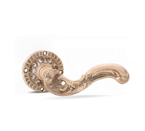 Купить Ручка дверная нажимная Рококо на основании с меандром, латунь полиров.
